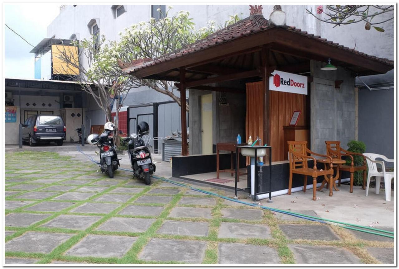 เรดดอร์ซ เนียร์ เปนิมบันกัน บีช สิงการาจา Hotel ซีงาราจา ภายนอก รูปภาพ