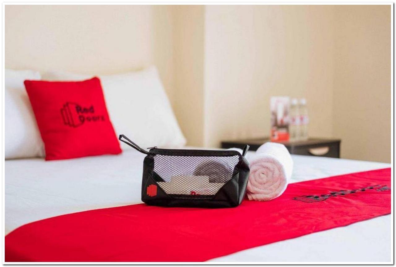 เรดดอร์ซ เนียร์ เปนิมบันกัน บีช สิงการาจา Hotel ซีงาราจา ภายนอก รูปภาพ