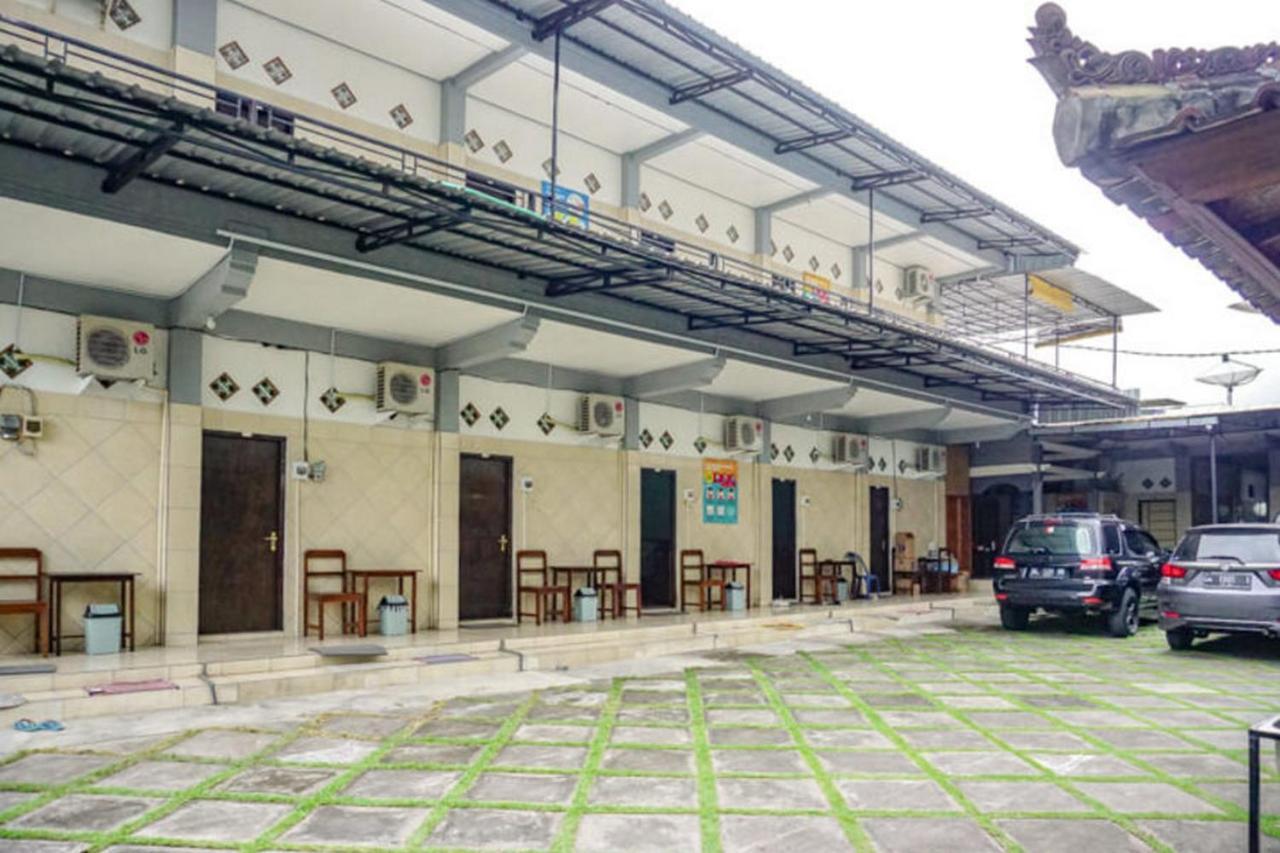 เรดดอร์ซ เนียร์ เปนิมบันกัน บีช สิงการาจา Hotel ซีงาราจา ภายนอก รูปภาพ