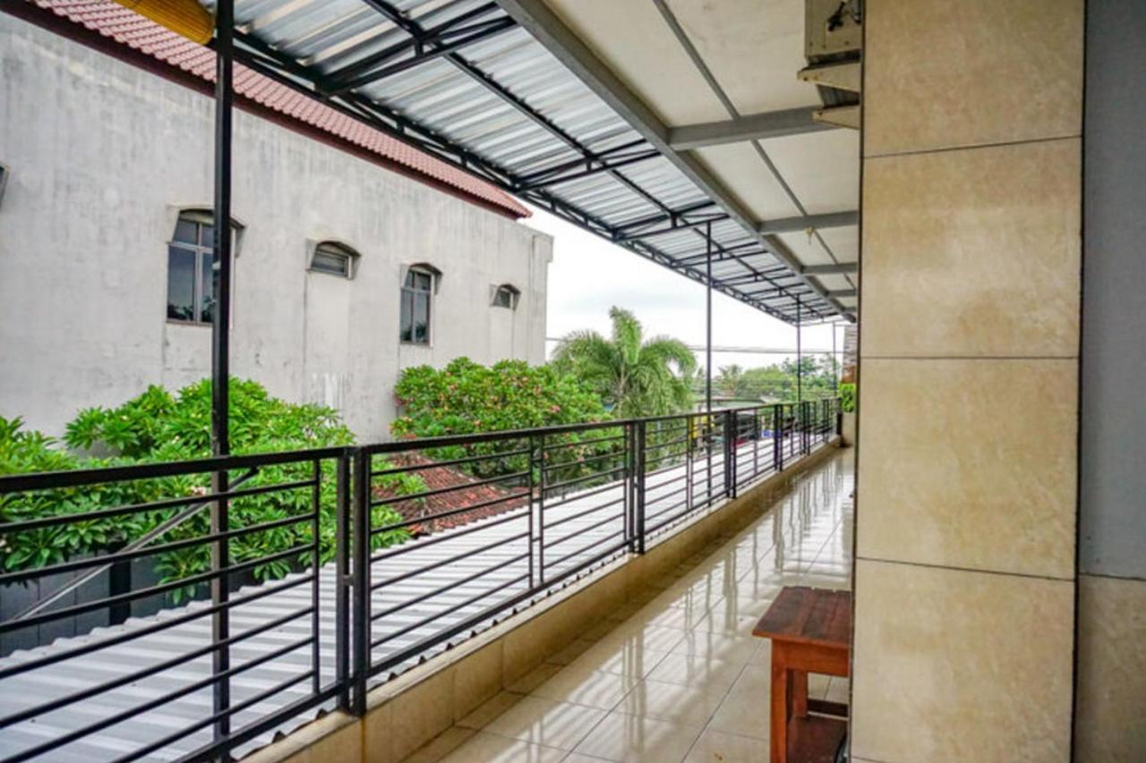 เรดดอร์ซ เนียร์ เปนิมบันกัน บีช สิงการาจา Hotel ซีงาราจา ภายนอก รูปภาพ